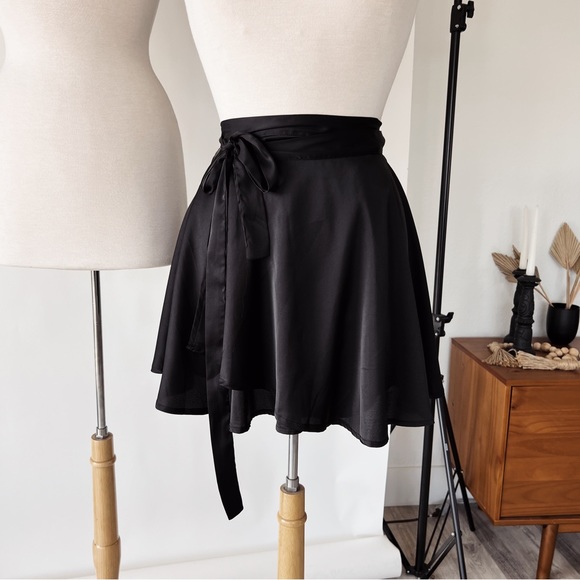 BLACK WRAP BALLET STYLE SKIRT 🩰🎧🎶 - Picture 5 of 8